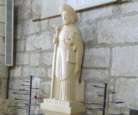Statue de Saint-Jacques-de-Compostelle ©ThereseGaige CCA-4.0 modifiee